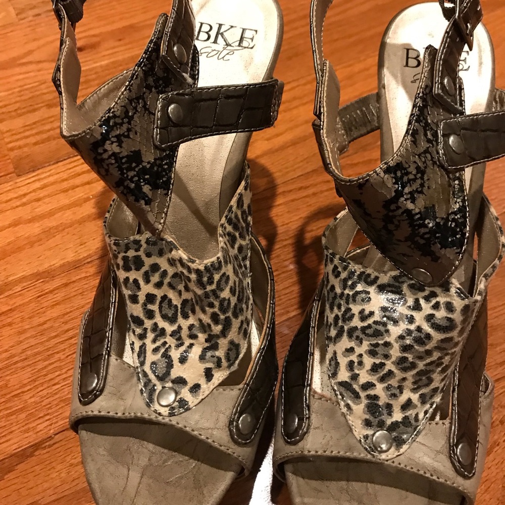 Heels - Picture 2 of 3